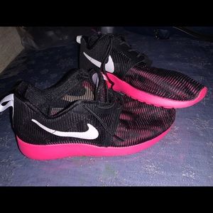 Women’s Nike shoes